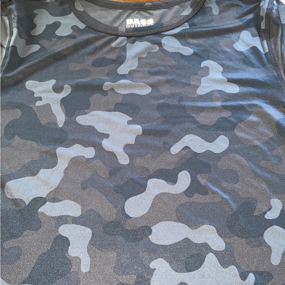 Women’s XS Camo Tee - Picture 2 of 5